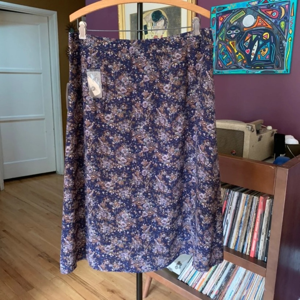 Super cute comfortable skirt w/ pockets Forever 21